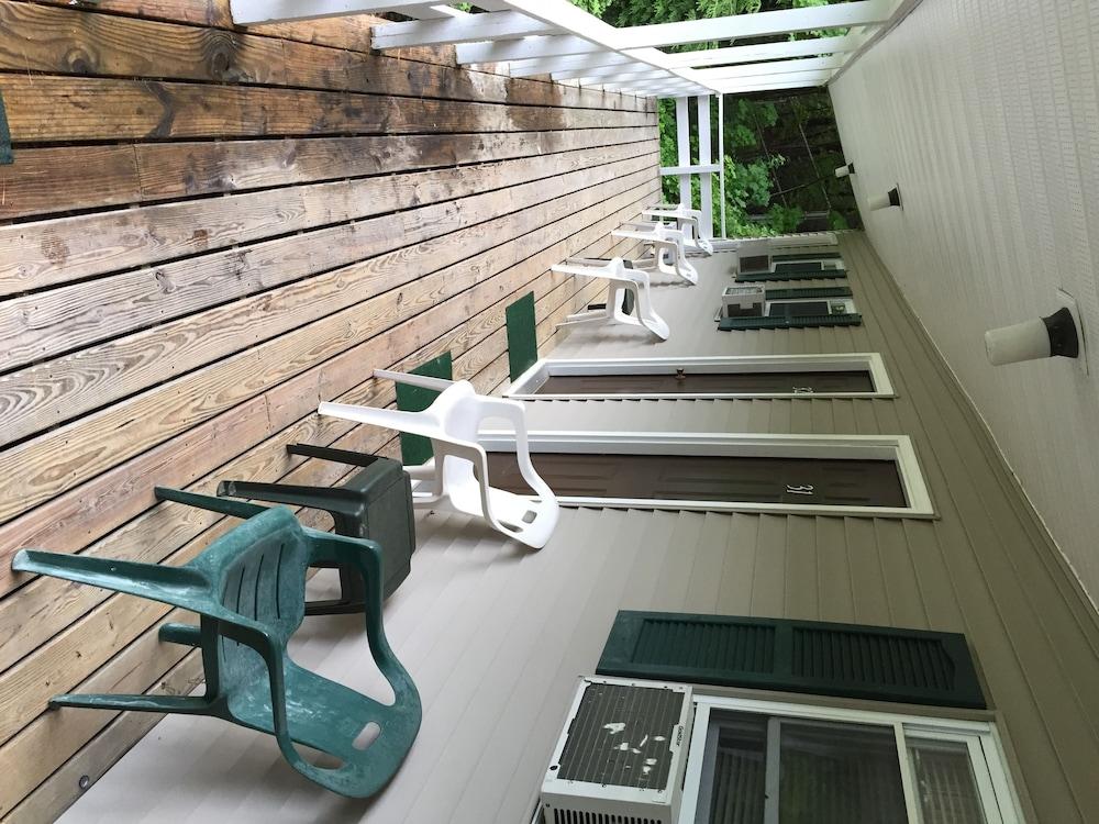 Adirondack Oasis Motel photo 47