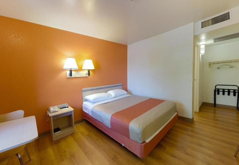 Shasta Vista Inn & Suites photo 17