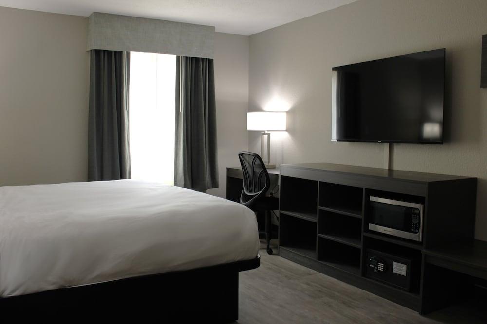 Boarders Inn & Suites photo 48