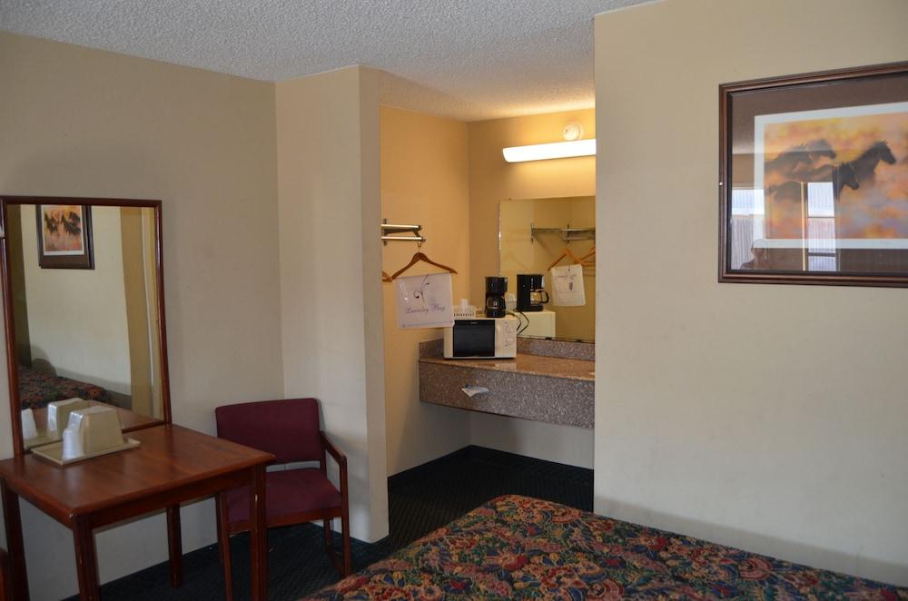 Plaza Inn Big Spring photo 7