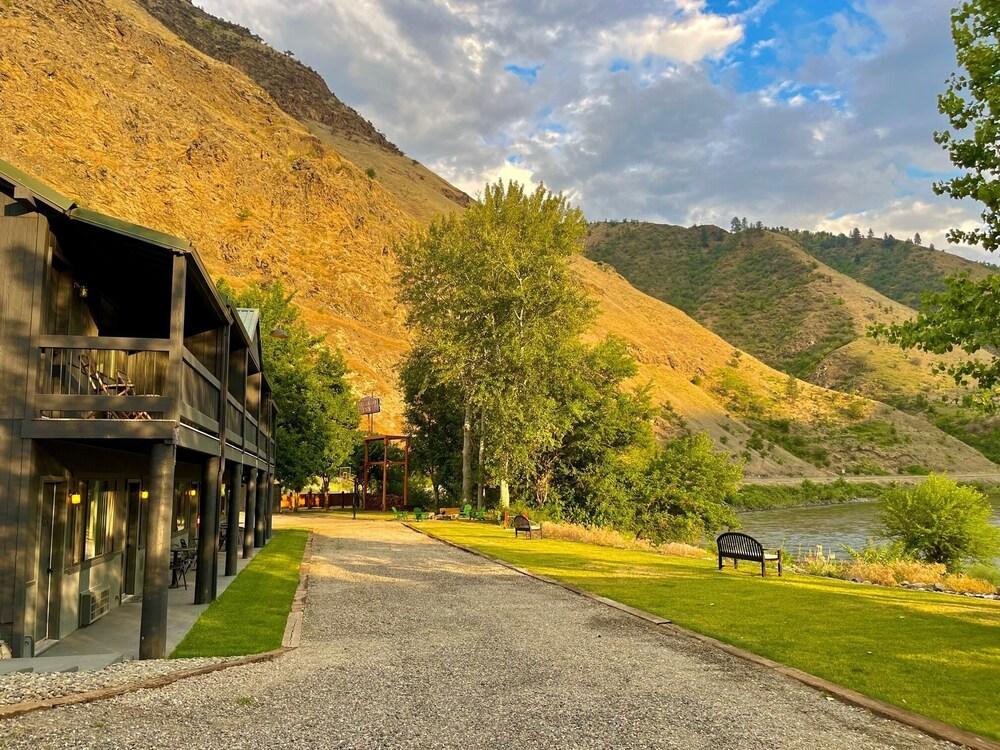 Steelhead Lodge photo 18