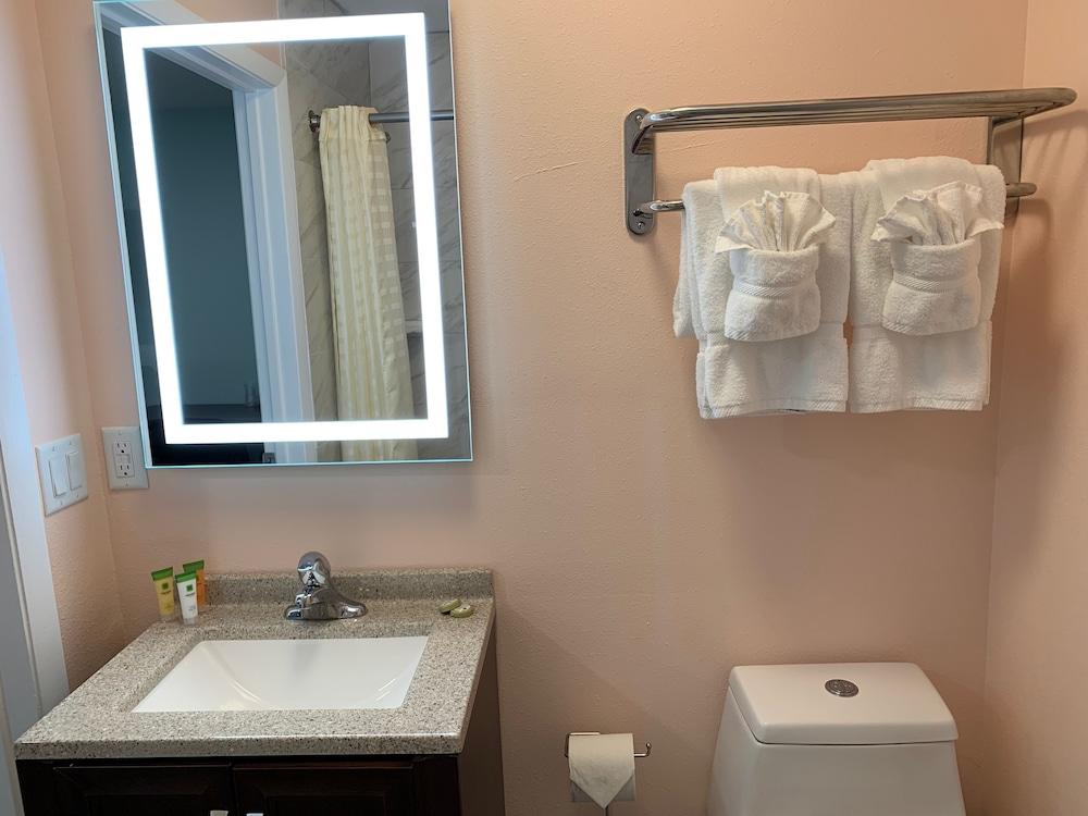Atlantic Shores Motel photo 29