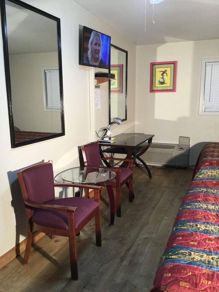 Diamond View Motel photo 22