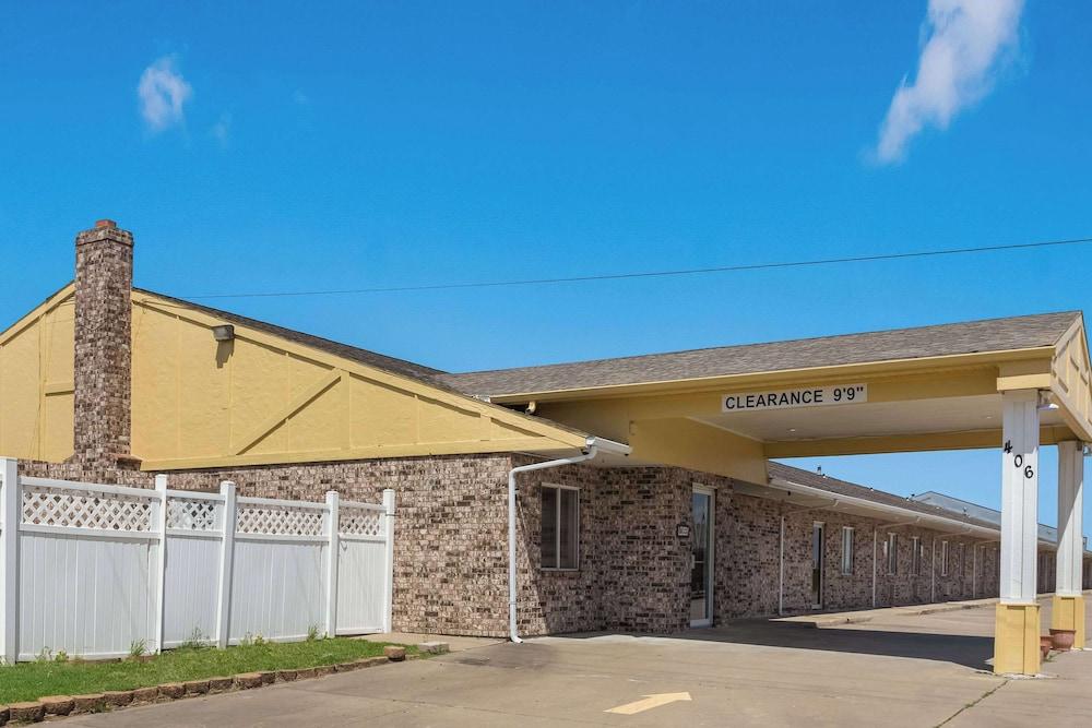 Motel 6 Concordia, MO photo 41