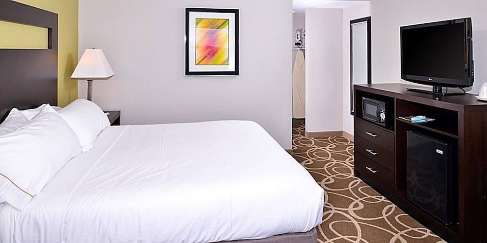 Elimwood Hotel, a Ramada by Wyndham photo 7