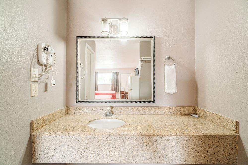 OYO Budget Inn Falfurrias Hwy 281 photo 23