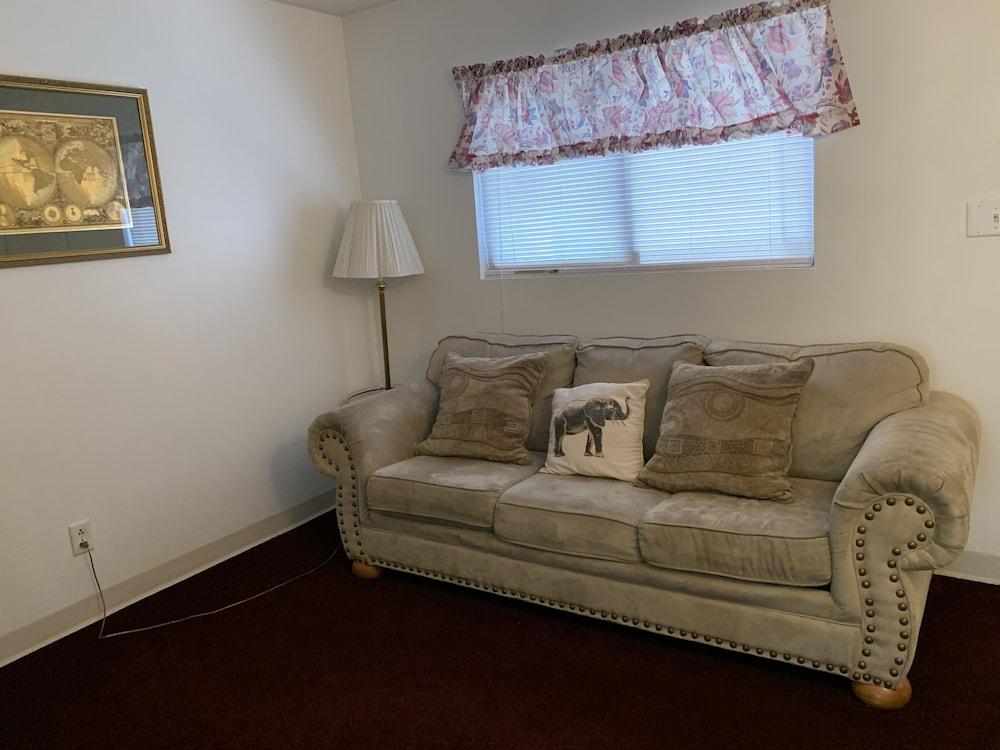 Oak Square Rentals photo 53