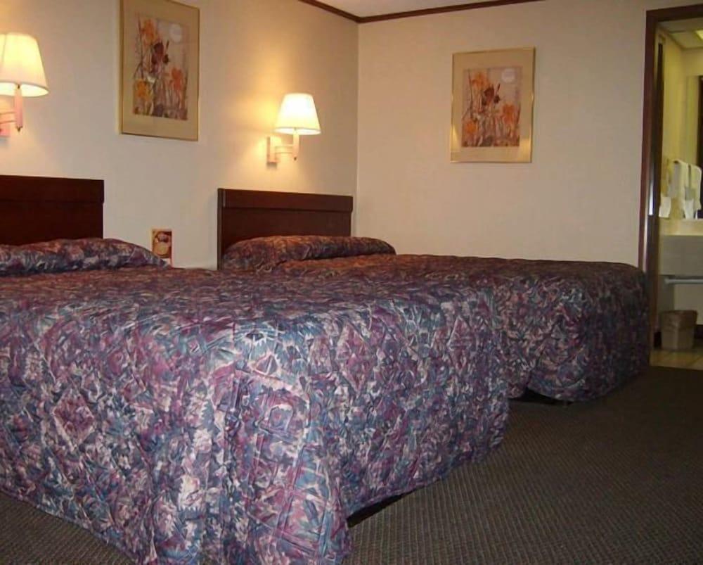 Budgetel Inn & Suites photo 11