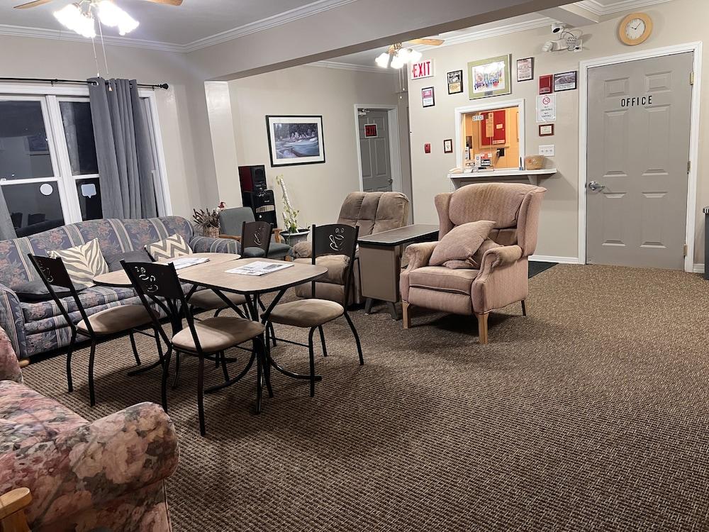 Oswego Inn photo 10