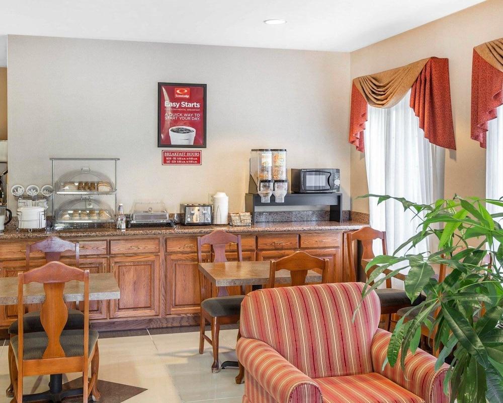 Econo Lodge Brunswick Travel Center photo 25