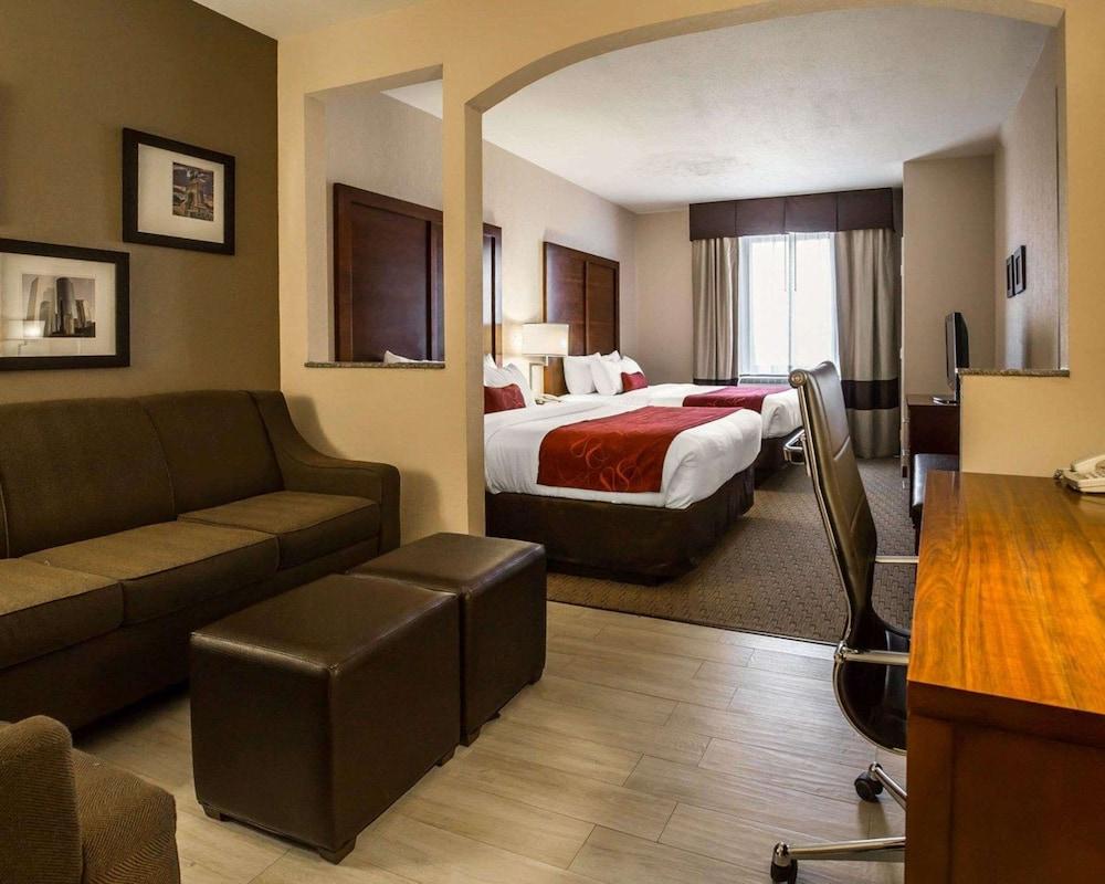 Comfort Suites Stafford Near Sugarland photo 12