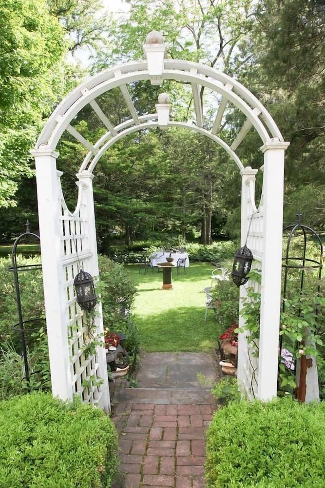 Bee and Thistle Inn photo 72