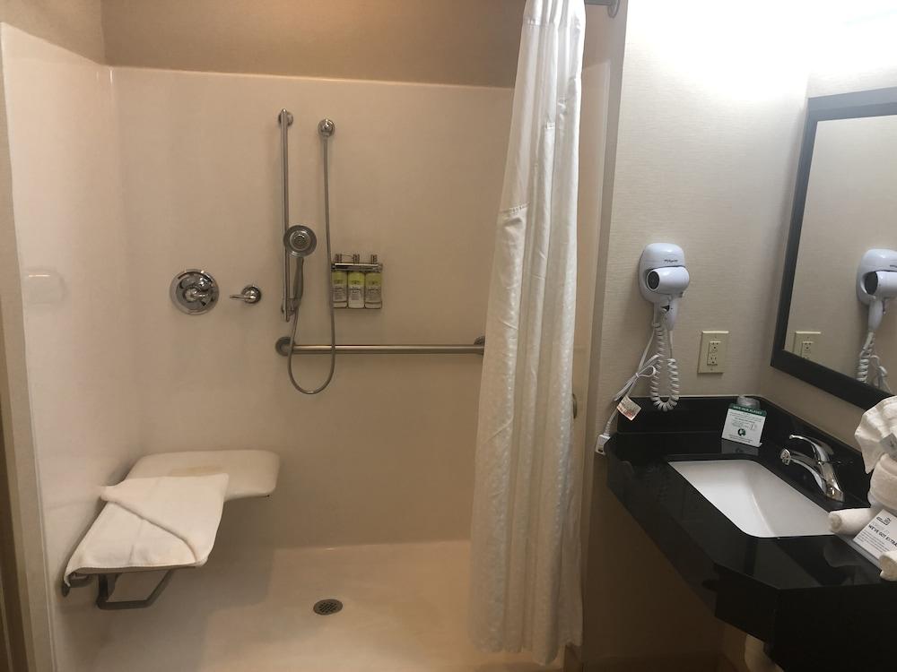 Holiday Inn Express & Suites Charlotte Southeast - Matthews by IHG photo 12