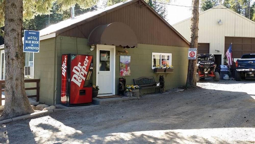Evergreen Motel photo 2