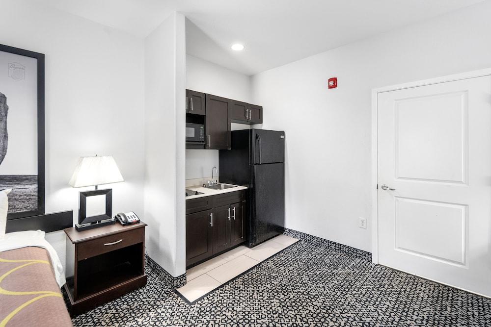 Super 8 by Wyndham Mansfield LA photo 8