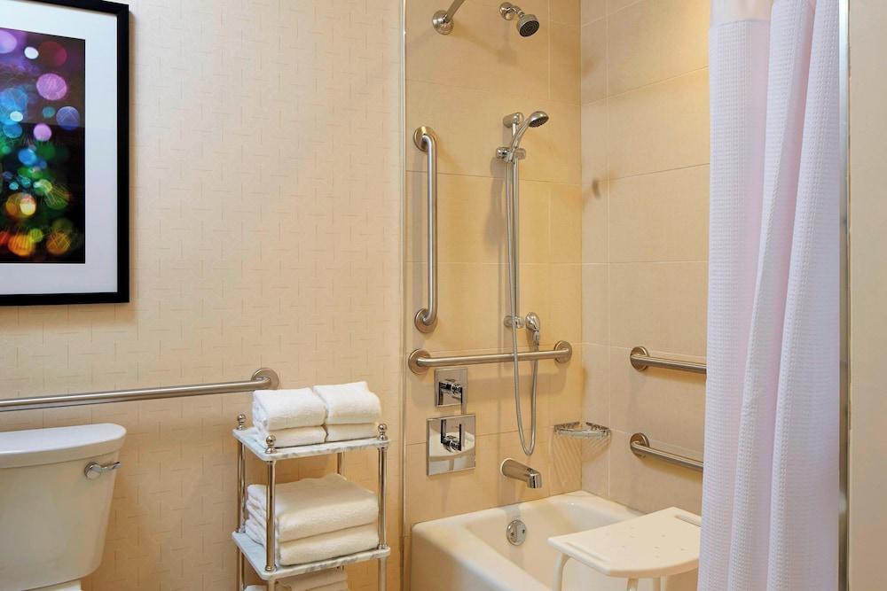 SpringHill Suites by Marriott at Anaheim Resort/Conv. Cntr photo 17