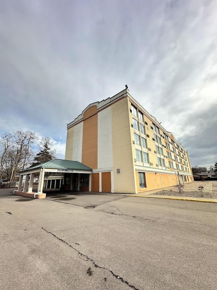 Finger Lakes Inn & Suites photo 23