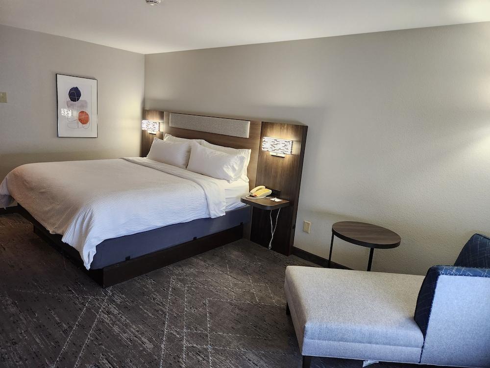 Holiday Inn Express & Suites Perry by IHG photo 13