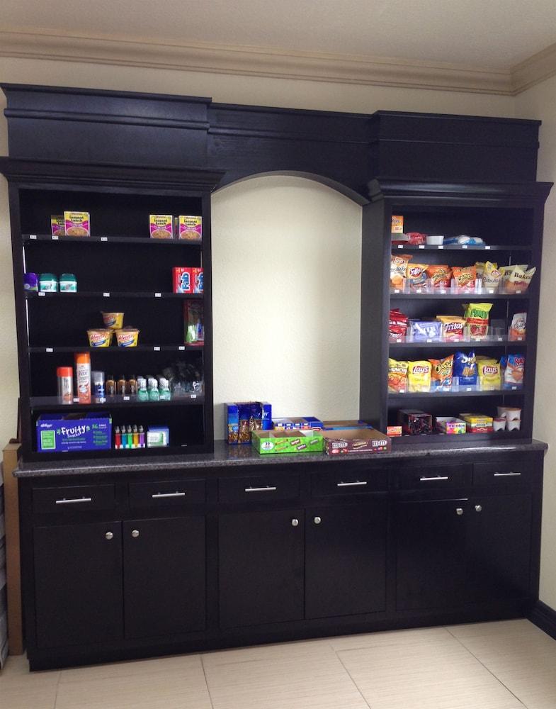 SureStay Plus by Best Western San Antonio Airport photo 12