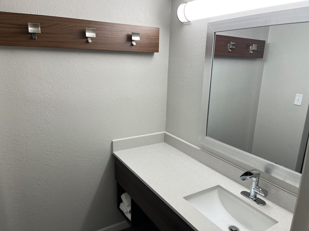 Red Roof Inn Rockingham photo 28