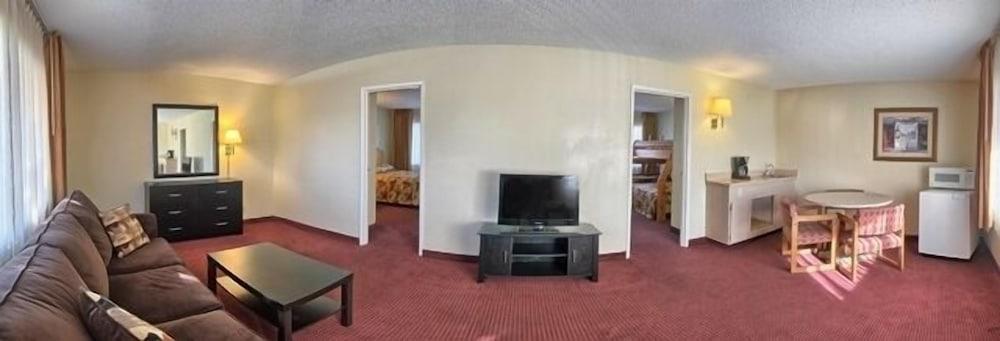 Relax Inn And Suites photo 4