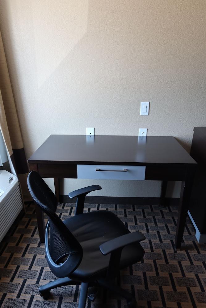 West Worth Inn and Suites photo 21