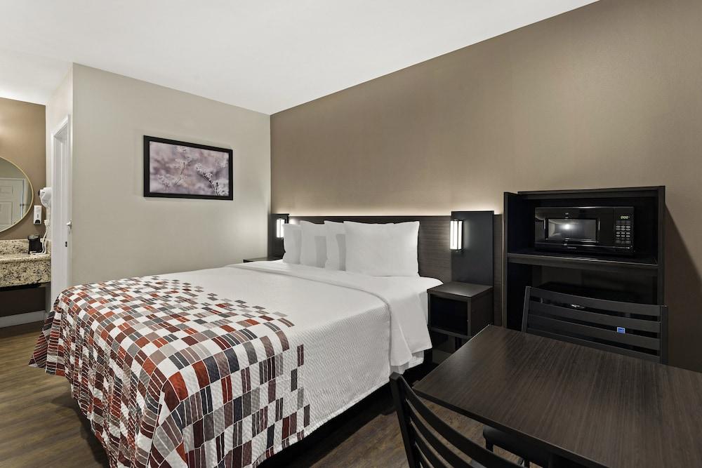 Red Roof Inn Carson - Wilmington photo 12