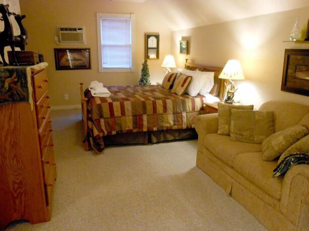 The River's Edge Motel Lodge & Resort photo 10
