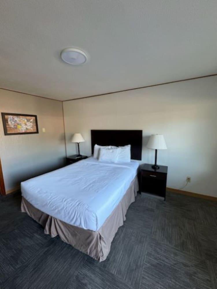 Maple Ridge Motel photo 6