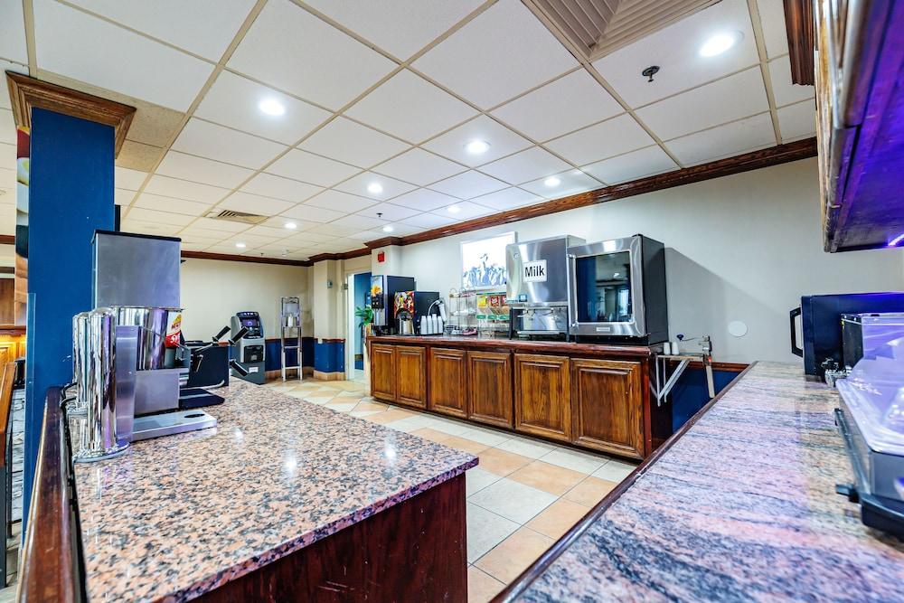 New Victorian Inn & Suites photo 29