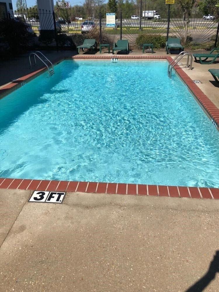Cypress Inn photo 12