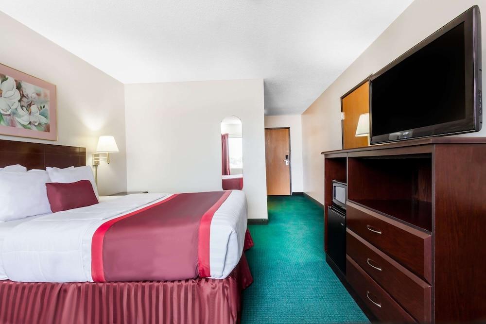 Ramada by Wyndham Tell City photo 10