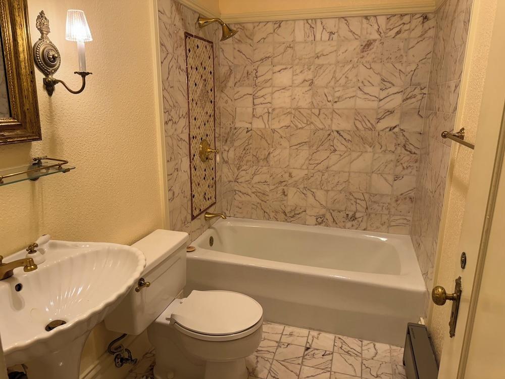 Nob Hill Inn photo 34