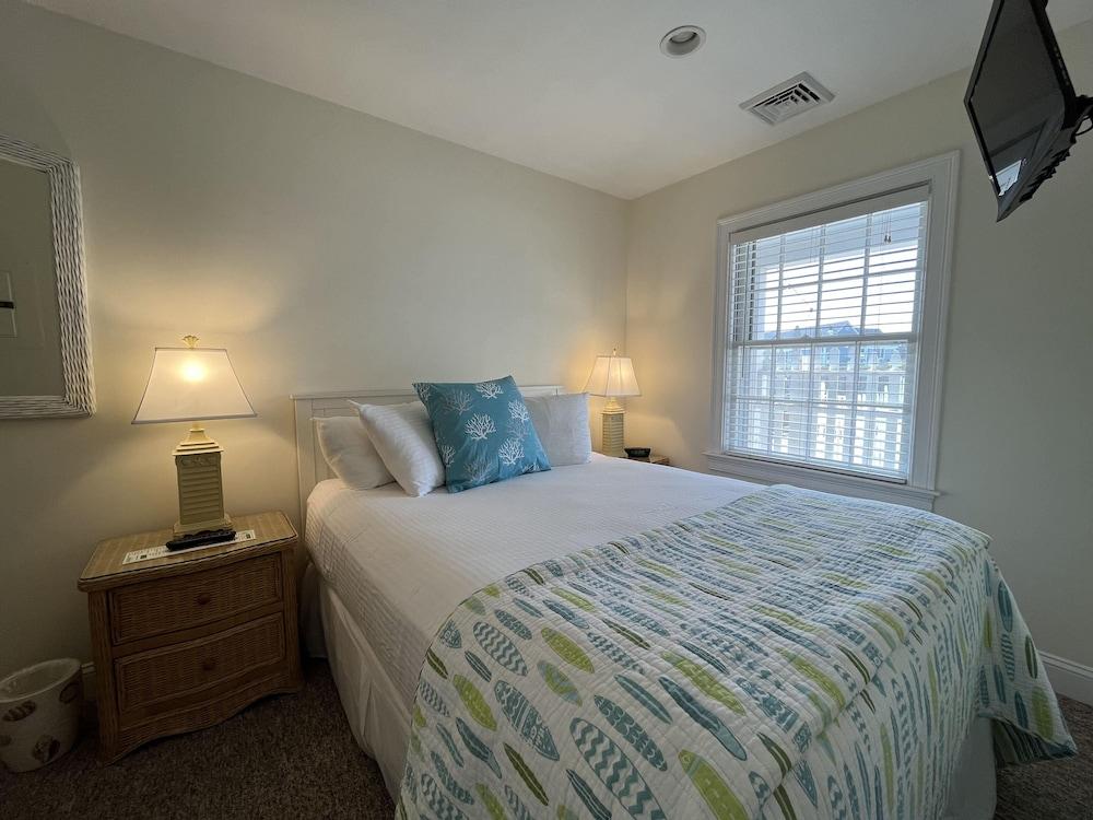 Beach Breeze Inn photo 31