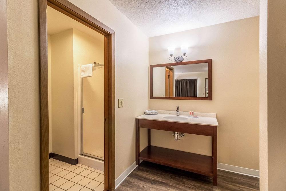 Econo Lodge Valley City photo 29