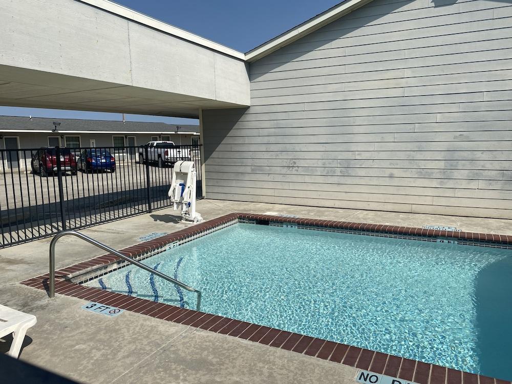 Southern Inn and Suites photo 8