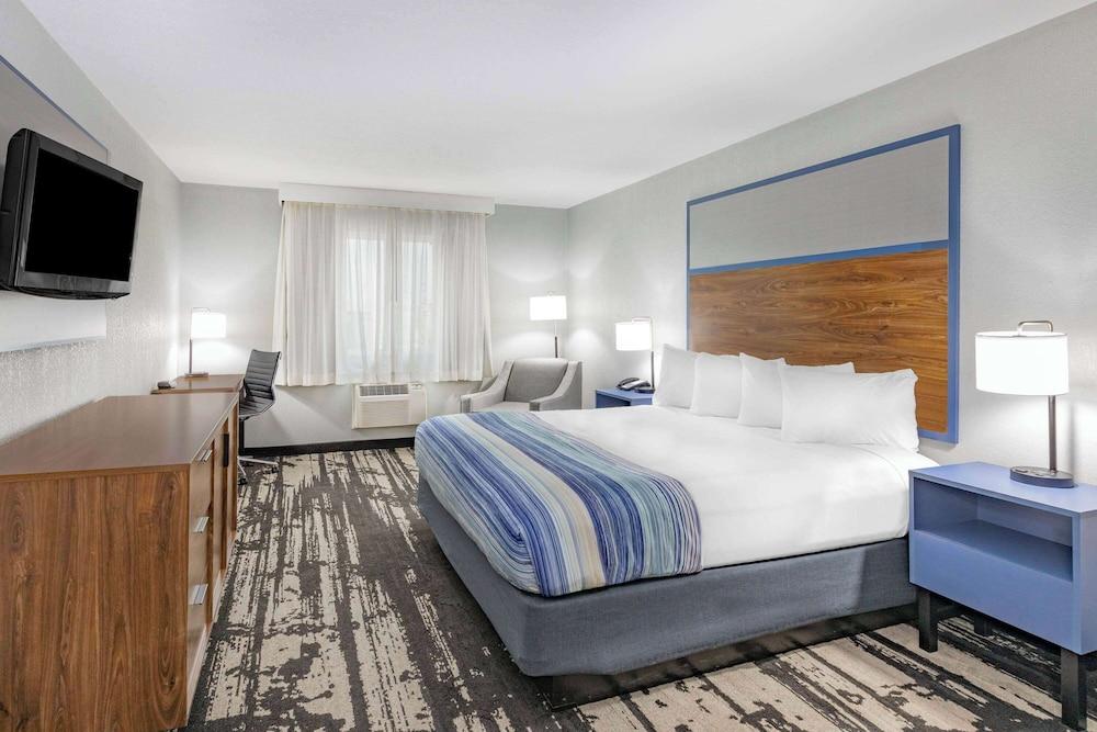 AmericInn by Wyndham Pella photo 18