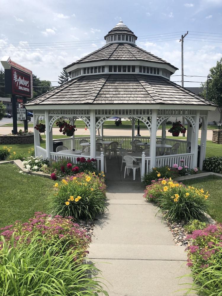 Amber's Inn & Suites photo 55