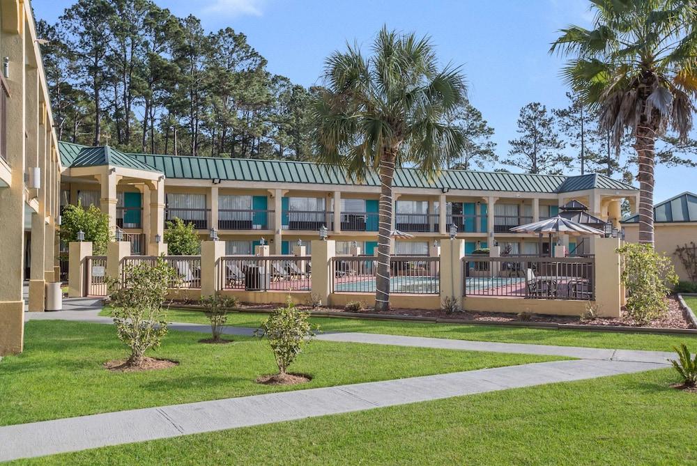Econo Lodge Inn & Suites Hardeeville I-95 photo 15