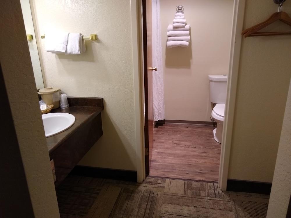 Wilderness Inn photo 27