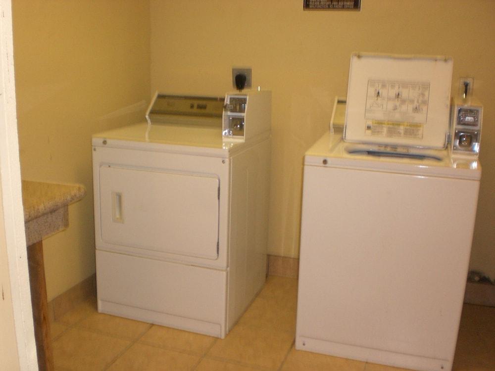 Sunbridge Inn & Suites photo 10