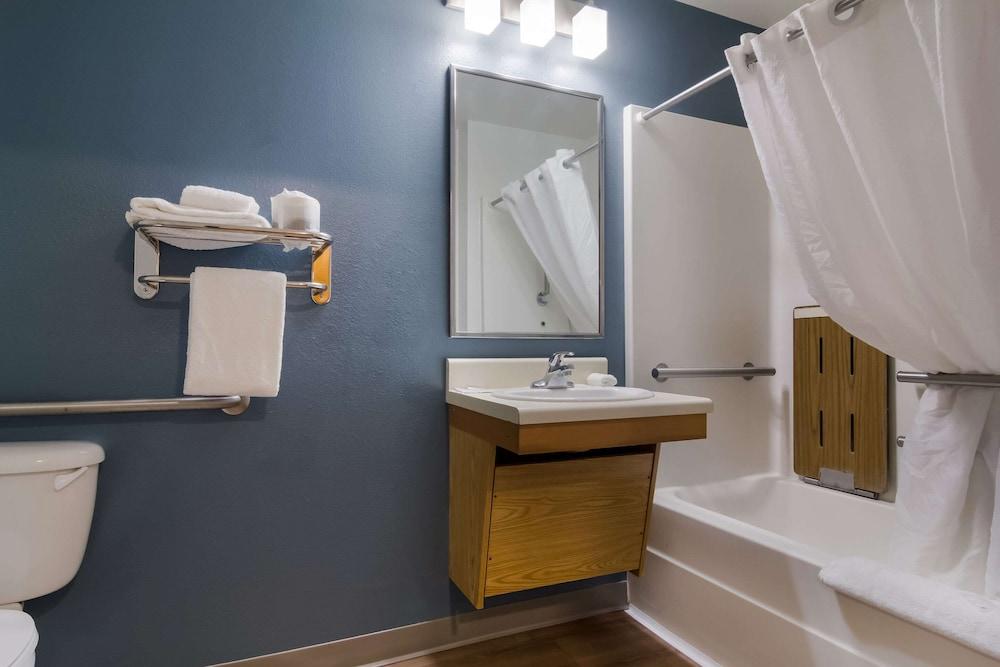 WoodSpring Suites Jacksonville East 295 Cruise Port photo 21