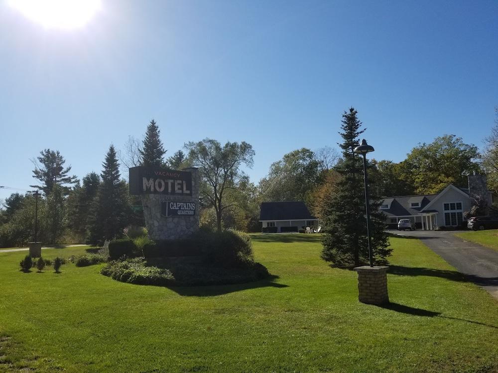 Captain's Quarters Motel — hotel in Saugatuck