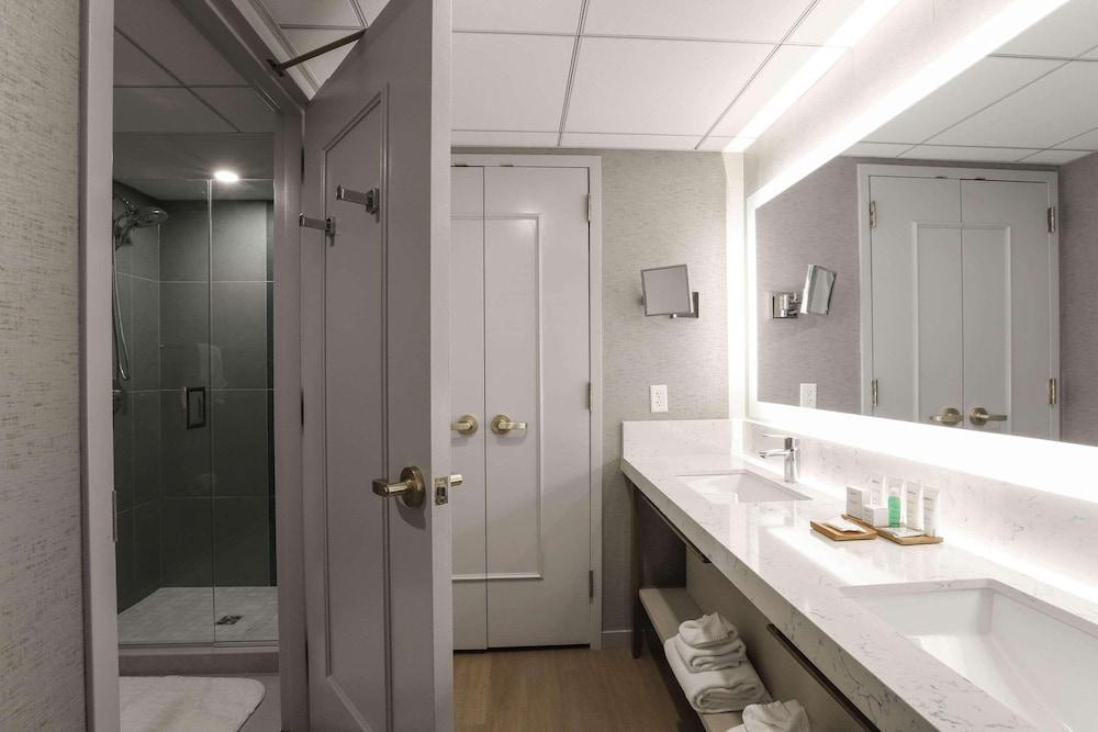 Radisson Plaza Hotel at Kalamazoo Center photo 36