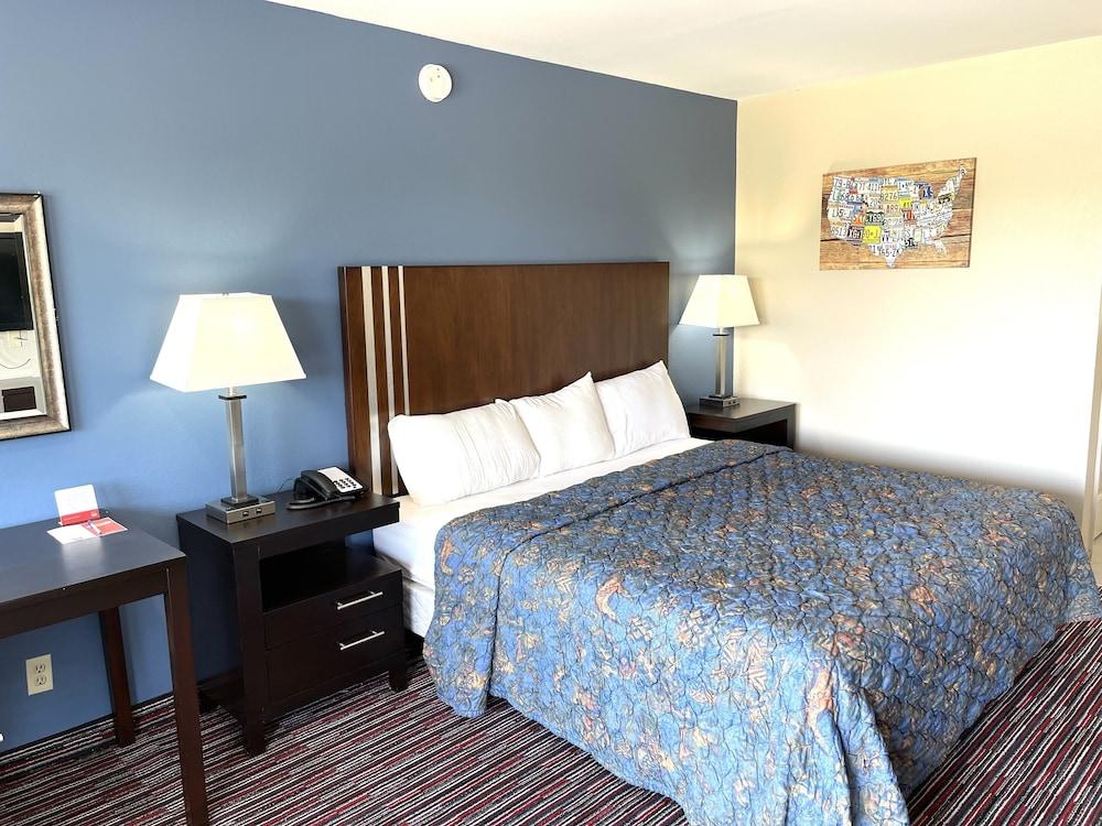 Econo Lodge Inn & Suites Enid South photo 8