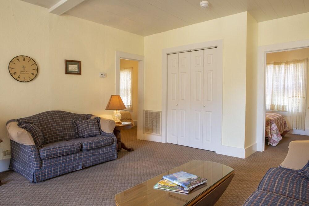 The Chimney Rock Inn & Cottages photo 36