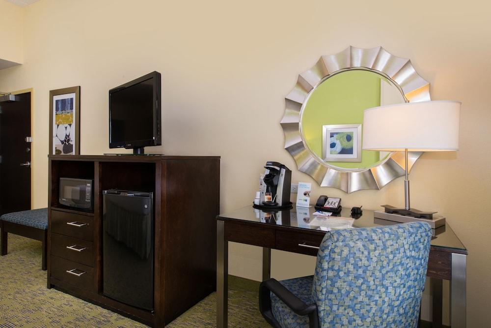 Holiday Inn Express Hotel and Suites Scranton by IHG photo 8