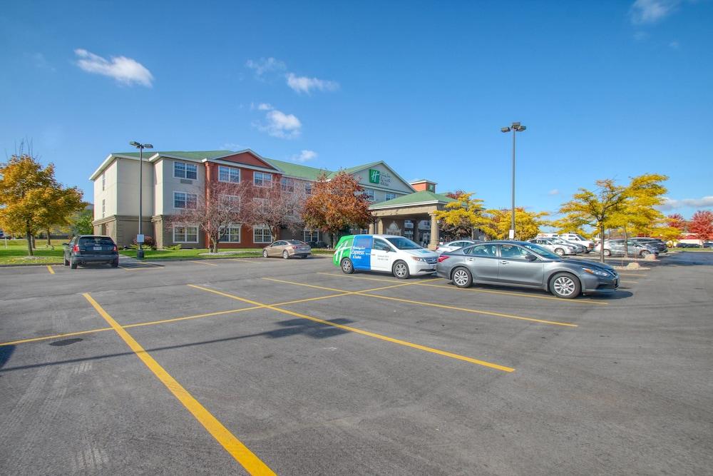 Holiday Inn Express Hotel & Suites Oshkosh by IHG photo 53