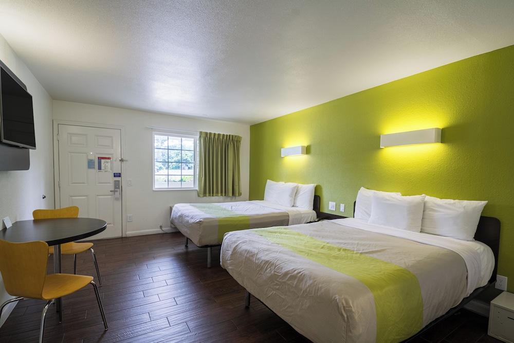 Fisherman's Cove Inn photo 19