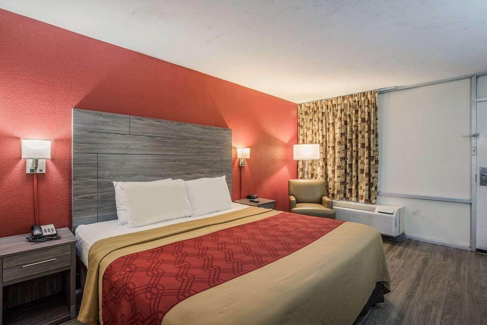 Econo Lodge Thomasville photo 32
